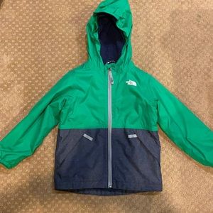 Boys size 5 North face hooded jacket- water resistant, fleeced lined body
